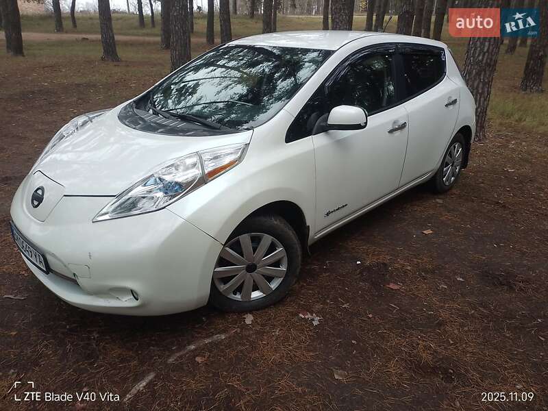 Хэтчбек Nissan Leaf 2013 в Сумах