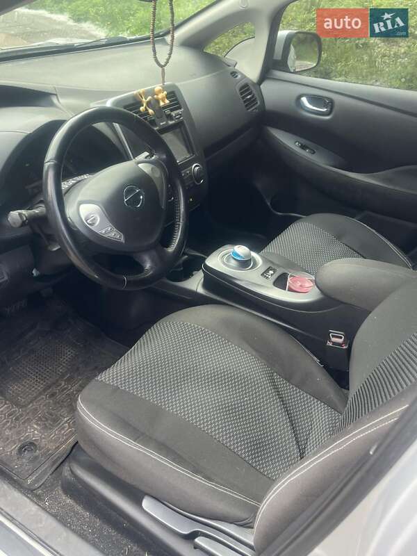 Хэтчбек Nissan Leaf 2014 в Чернигове