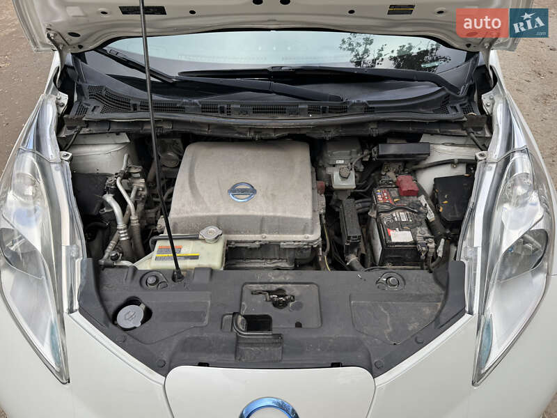 Хэтчбек Nissan Leaf 2013 в Одессе