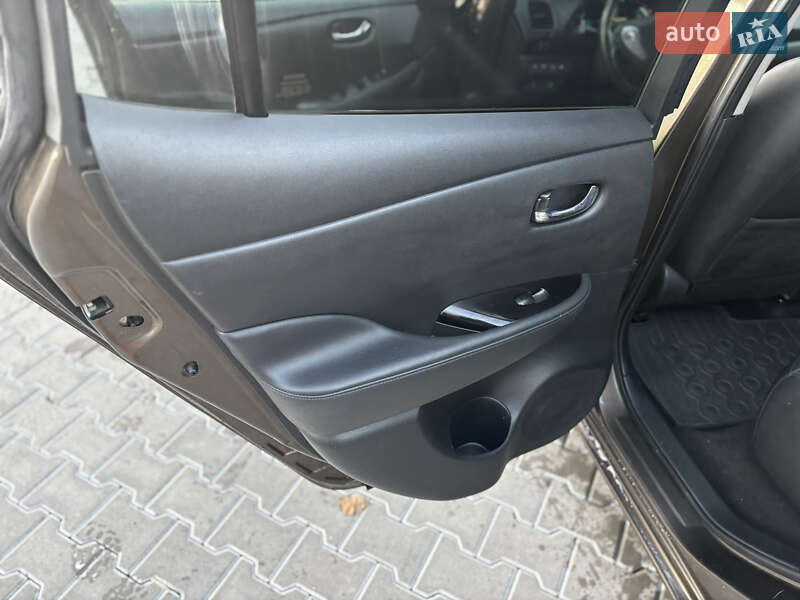 Хетчбек Nissan Leaf 2016 в Володимирі