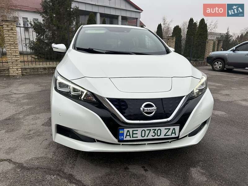 Хетчбек Nissan Leaf 2018 в Дніпрі