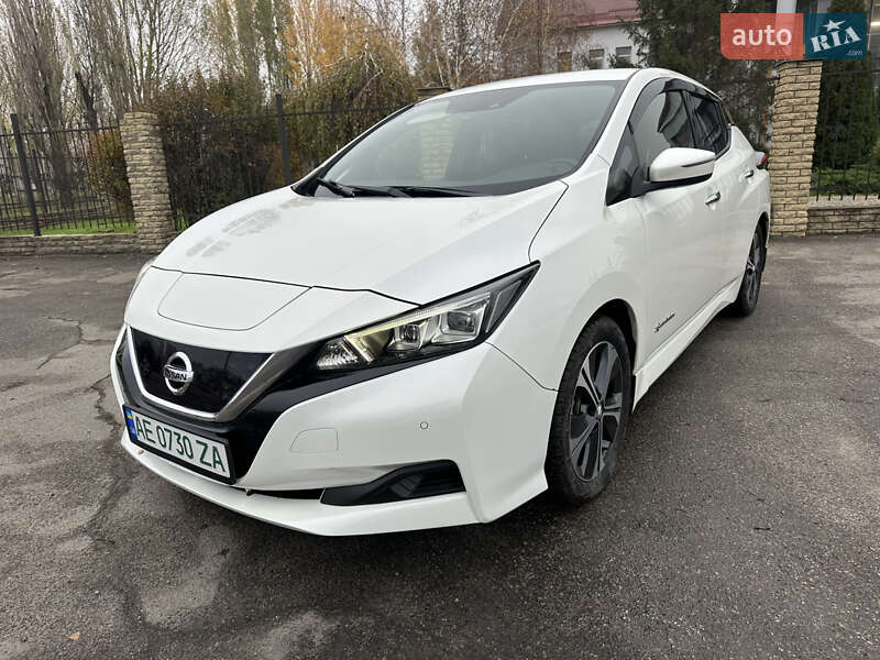 Хетчбек Nissan Leaf 2018 в Дніпрі