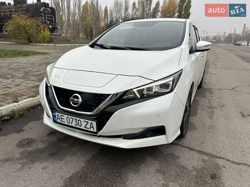 Хетчбек Nissan Leaf 2018 в Дніпрі