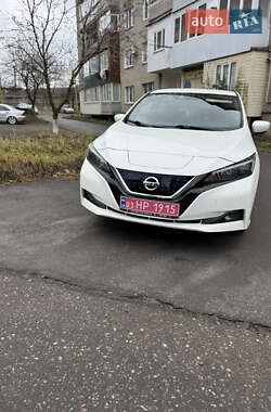 Хэтчбек Nissan Leaf 2022 в Сторожинце