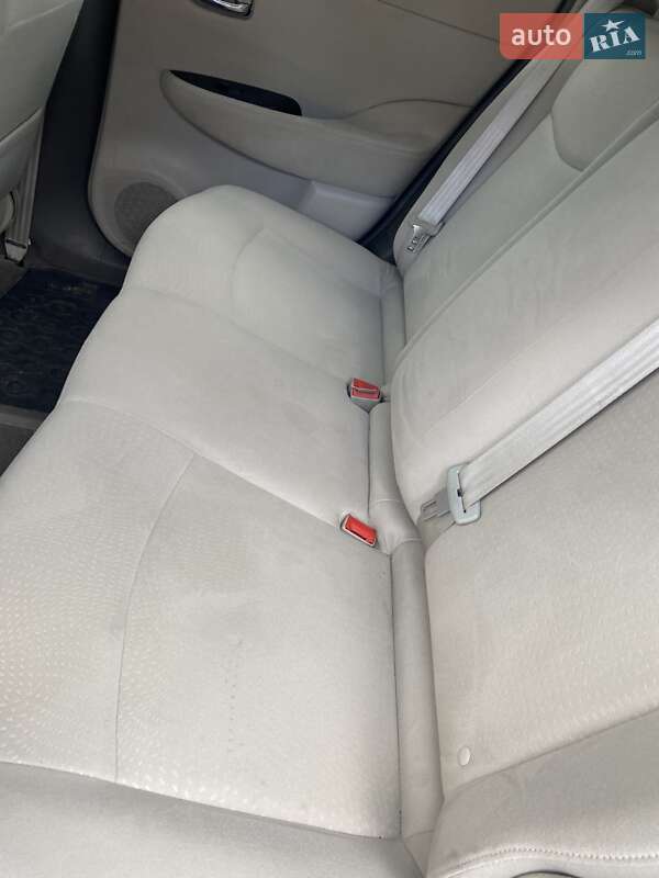 Хетчбек Nissan Leaf 2012 в Сумах