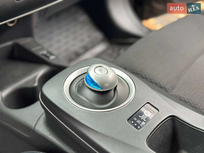 Хэтчбек Nissan Leaf 2014 в Днепре