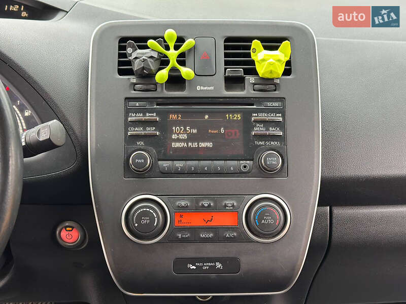 Хэтчбек Nissan Leaf 2014 в Днепре