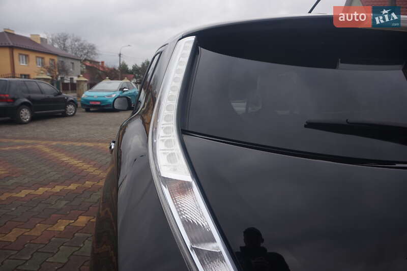 Хэтчбек Nissan Leaf 2012 в Самборе