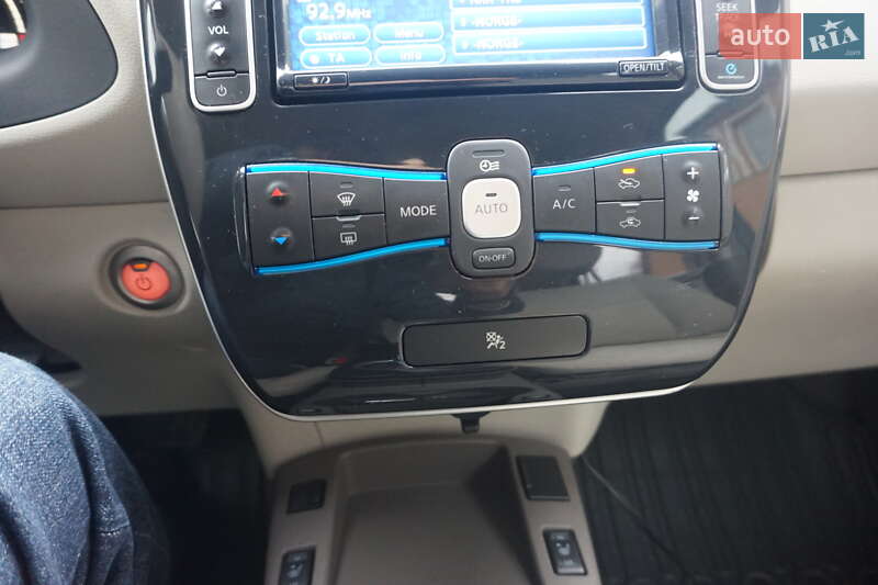Хэтчбек Nissan Leaf 2012 в Самборе