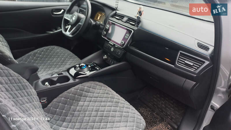 Хэтчбек Nissan Leaf 2022 в Полтаве