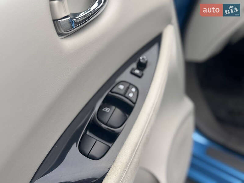 Хетчбек Nissan Leaf 2012 в Львові