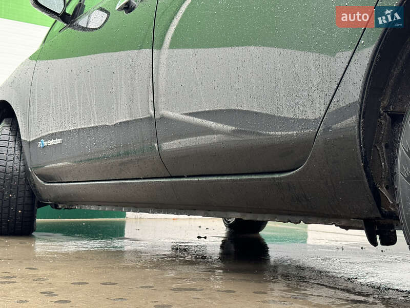 Хетчбек Nissan Leaf 2013 в Олександрії