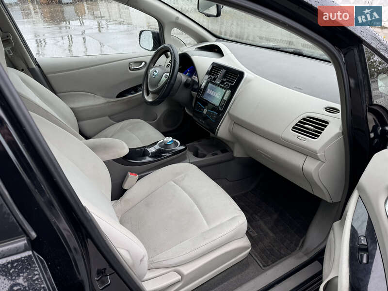 Хетчбек Nissan Leaf 2013 в Олександрії
