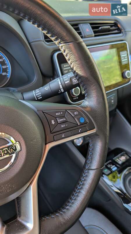 Хэтчбек Nissan Leaf 2021 в Киеве