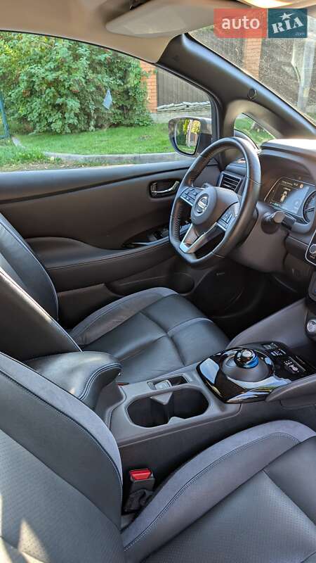 Хэтчбек Nissan Leaf 2021 в Киеве