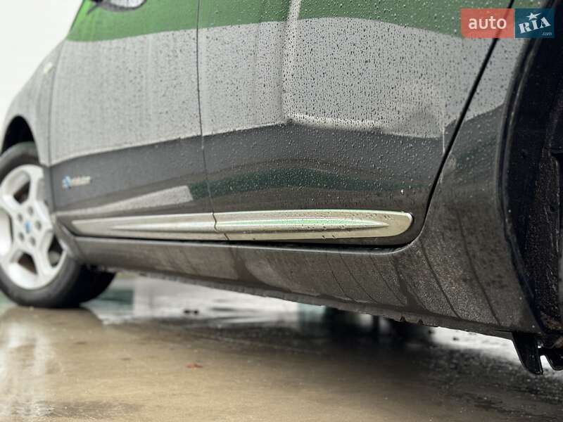 Хетчбек Nissan Leaf 2013 в Олександрії