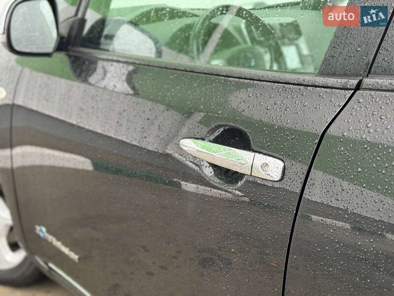 Хетчбек Nissan Leaf 2013 в Олександрії