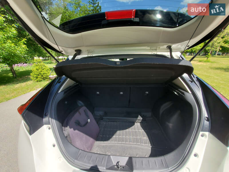 Хетчбек Nissan Leaf 2019 в Дніпрі