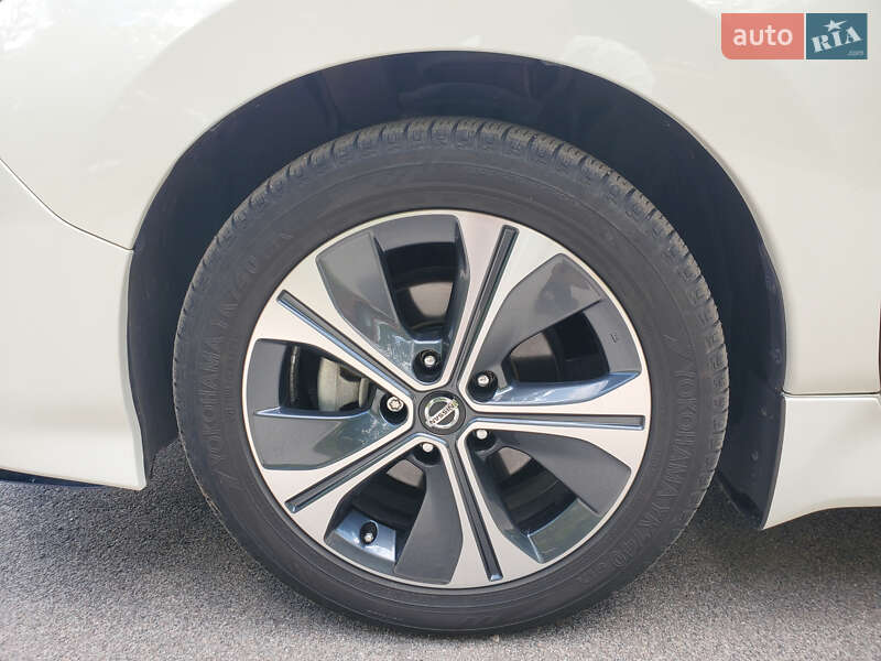 Хетчбек Nissan Leaf 2019 в Дніпрі