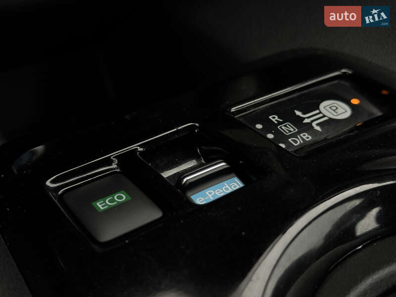 Хэтчбек Nissan Leaf 2018 в Киеве