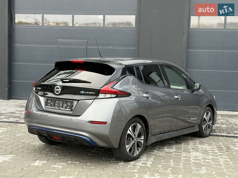 Хетчбек Nissan Leaf 2018 в Городку