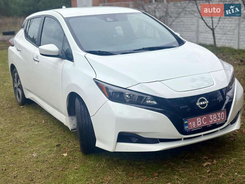 Хетчбек Nissan Leaf 2023 в Полтаві