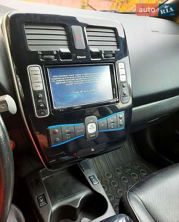 Хетчбек Nissan Leaf 2013 в Дніпрі