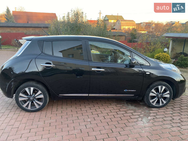 Хэтчбек Nissan Leaf 2015 в Хмельницком