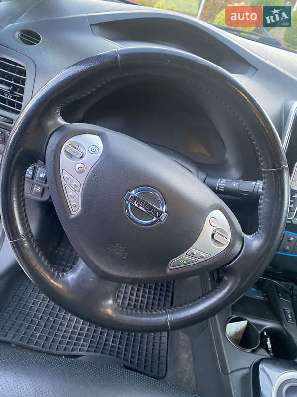 Хэтчбек Nissan Leaf 2015 в Хмельницком