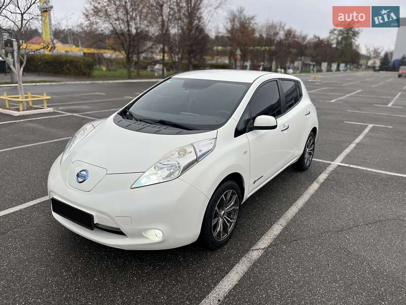Хэтчбек Nissan Leaf 2016 в Киеве