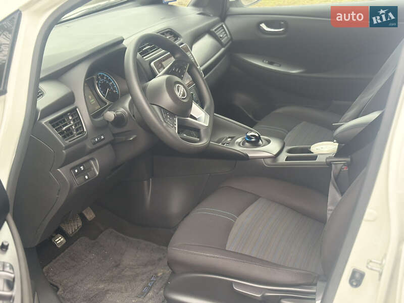 Хэтчбек Nissan Leaf 2023 в Полтаве