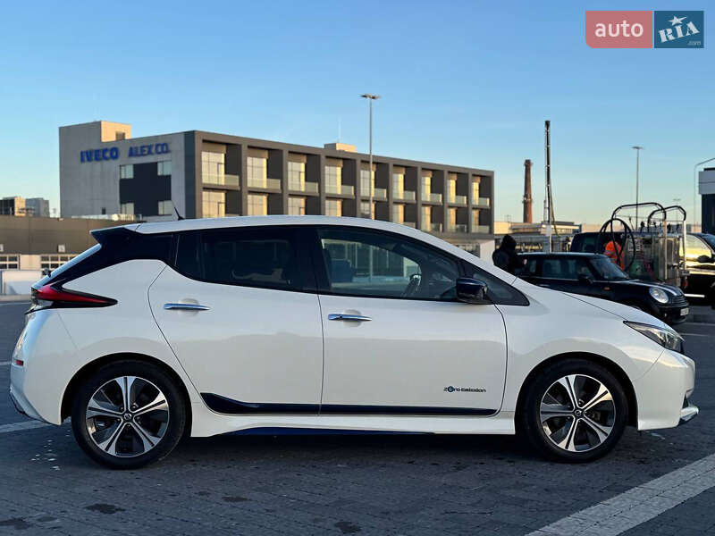 Хэтчбек Nissan Leaf 2018 в Львове