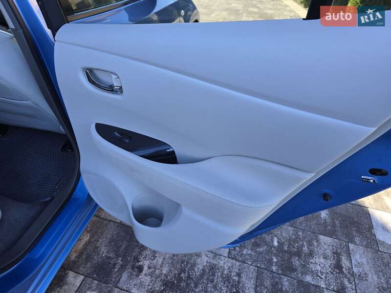 Хэтчбек Nissan Leaf 2011 в Ивано-Франковске фото 31 Хэтчбек Nissan Leaf 2011 в Ивано-Франковске