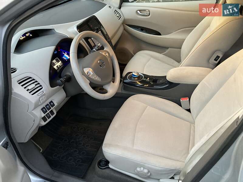 Хэтчбек Nissan Leaf 2013 в Золочеве фото 10 Хэтчбек Nissan Leaf 2013 в Золочеве