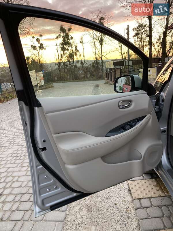Хэтчбек Nissan Leaf 2013 в Золочеве фото 20 Хэтчбек Nissan Leaf 2013 в Золочеве