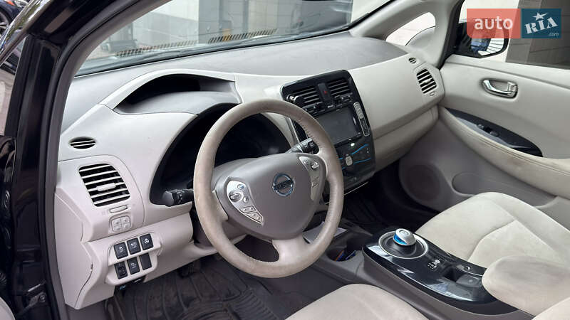 Хэтчбек Nissan Leaf 2011 в Одессе фото Хэтчбек Nissan Leaf 2011 в Одессе