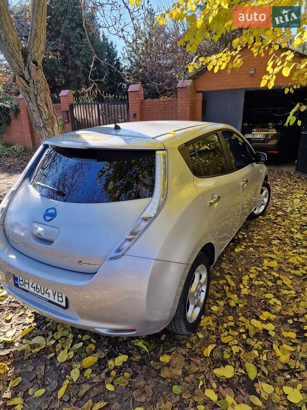 Хэтчбек Nissan Leaf 2012 в Одессе