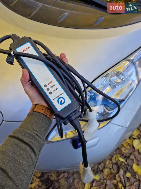 Хэтчбек Nissan Leaf 2012 в Одессе