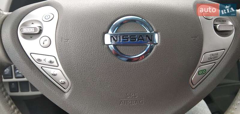 Хэтчбек Nissan Leaf 2014 в Запорожье