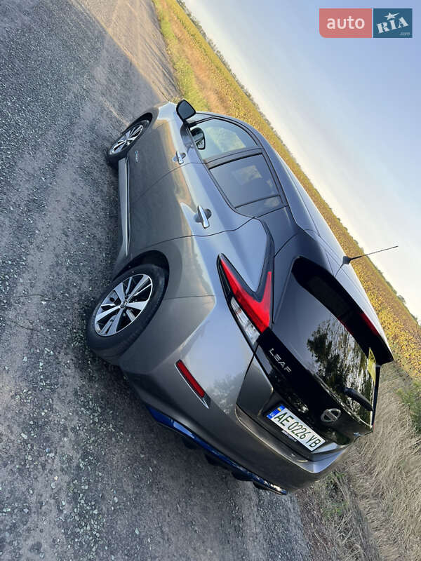 Хэтчбек Nissan Leaf 2018 в Соленом