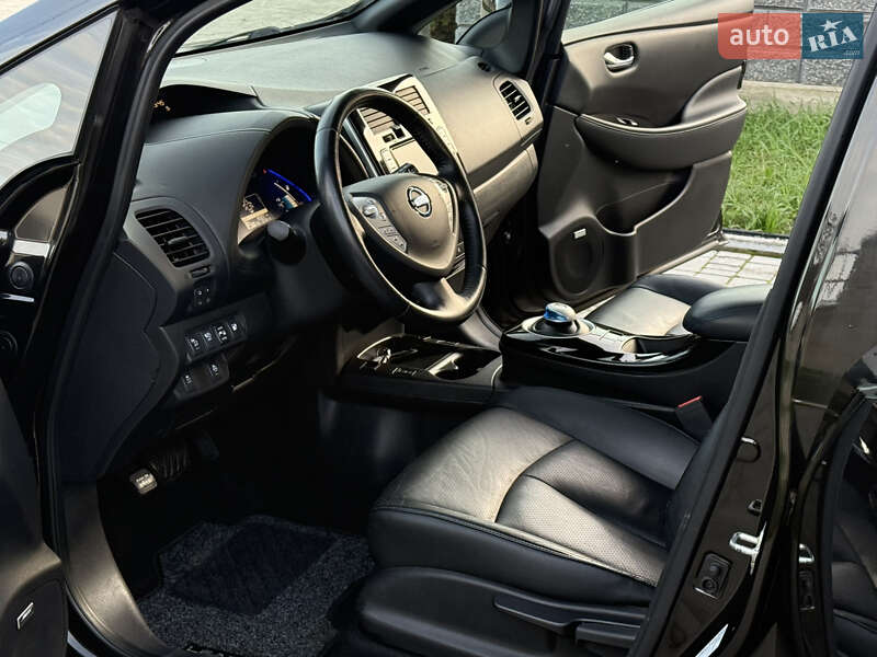 Хэтчбек Nissan Leaf 2015 в Ровно