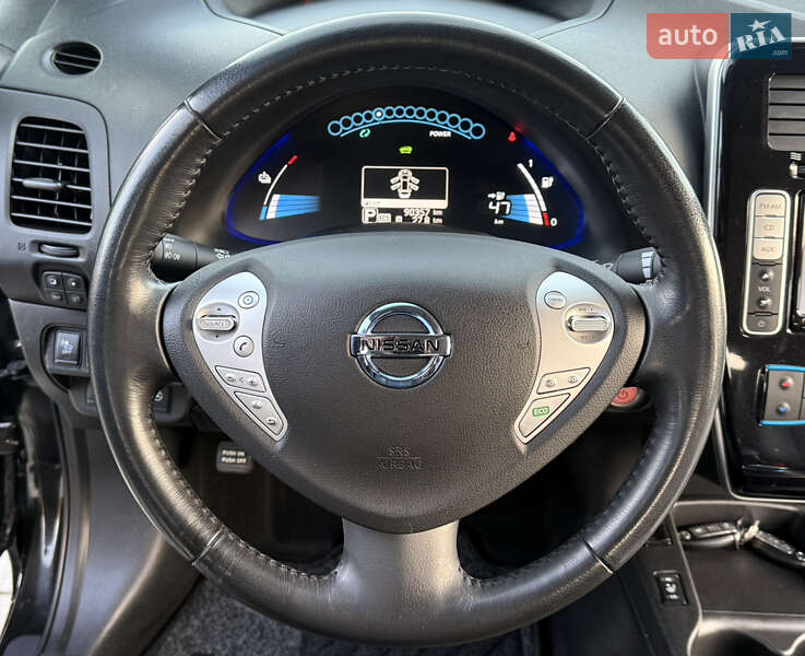 Хэтчбек Nissan Leaf 2015 в Ровно