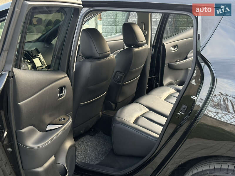 Хэтчбек Nissan Leaf 2015 в Ровно