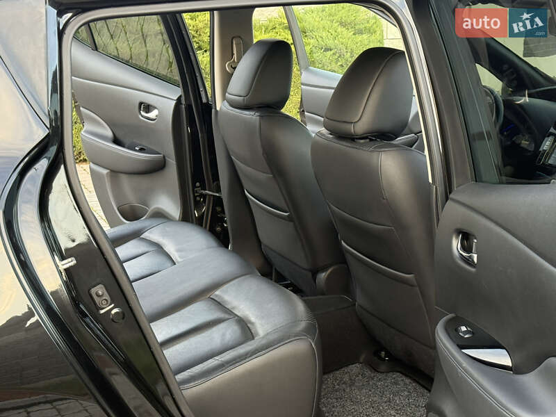 Хэтчбек Nissan Leaf 2015 в Ровно