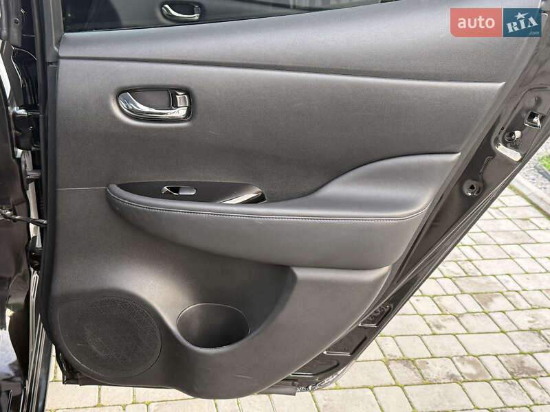 Хэтчбек Nissan Leaf 2015 в Ровно