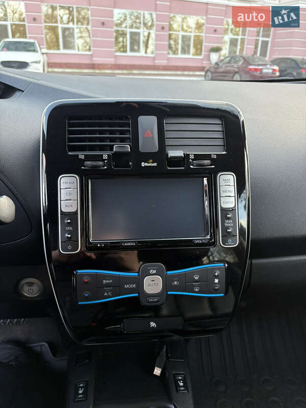 Хэтчбек Nissan Leaf 2015 в Одессе