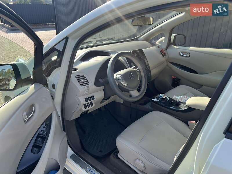 Хэтчбек Nissan Leaf 2011 в Львове