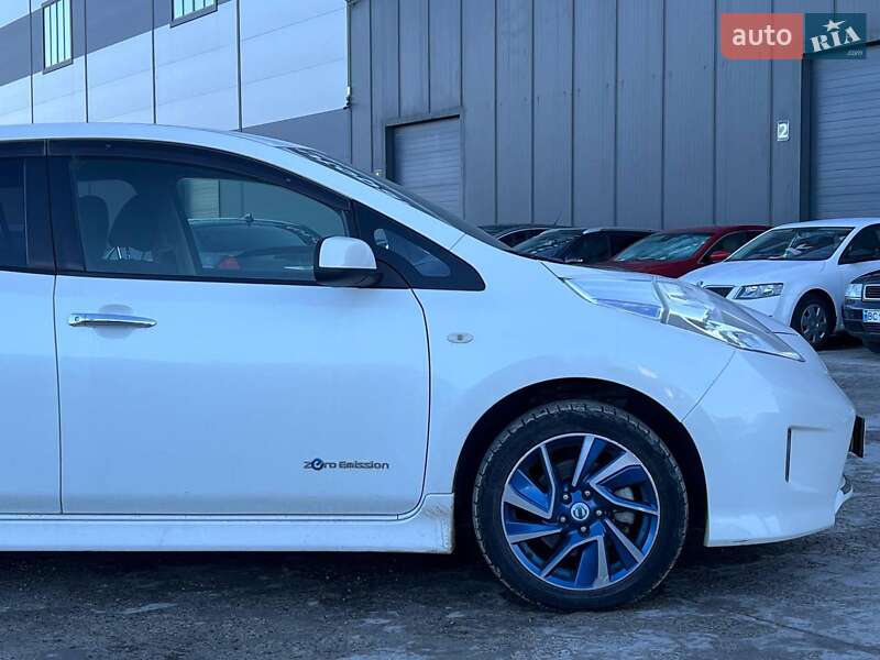 Хэтчбек Nissan Leaf 2014 в Львове