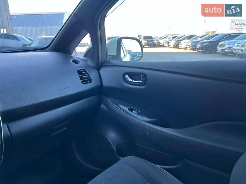 Хэтчбек Nissan Leaf 2014 в Львове