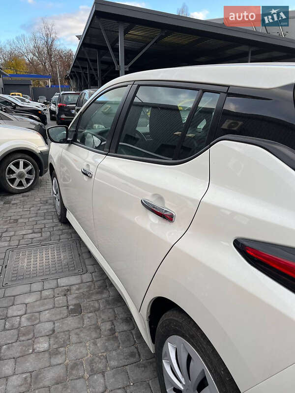 Хетчбек Nissan Leaf 2021 в Кам'янському